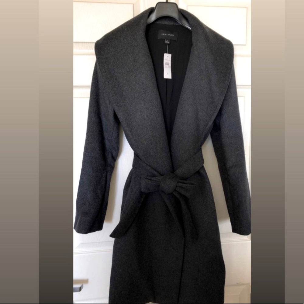 SOLD!!! Ann Taylor - Grey Coat (Size - M)